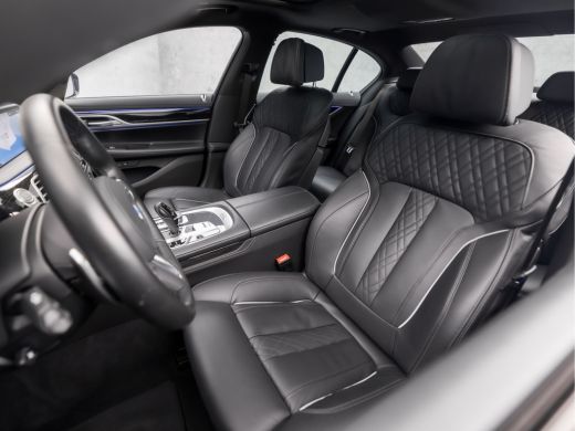 BMW 7 Serie 740d xDrive M Sport High Executive 351Pk automaat (SCHUIFDAK, APPLE CARPLAY, BMW PREMIUM GARANTIE... ActivLease financial lease