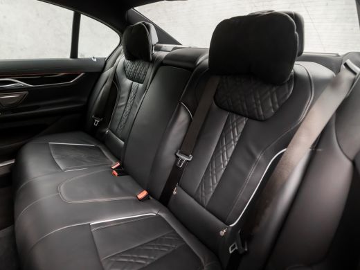 BMW 7 Serie 740d xDrive M Sport High Executive 351Pk automaat (SCHUIFDAK, APPLE CARPLAY, BMW PREMIUM GARANTIE... ActivLease financial lease