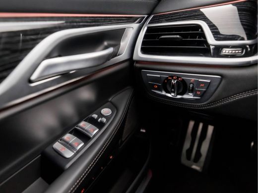 BMW 7 Serie 740d xDrive M Sport High Executive 351Pk automaat (SCHUIFDAK, APPLE CARPLAY, BMW PREMIUM GARANTIE... ActivLease financial lease