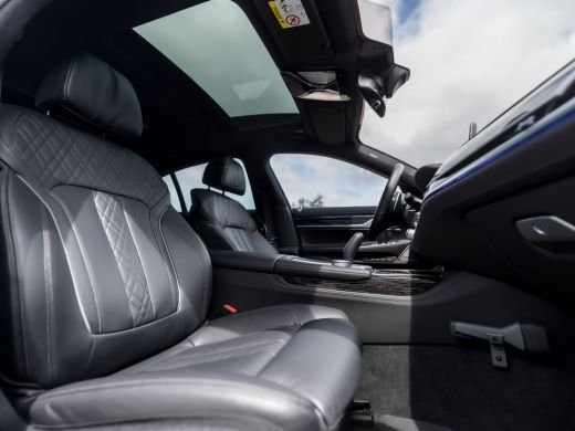 BMW 7 Serie 740d xDrive M Sport High Executive 351Pk automaat (SCHUIFDAK, APPLE CARPLAY, BMW PREMIUM GARANTIE... ActivLease financial lease