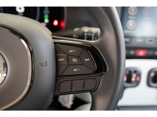 Fiat Panda 1.0 Hybrid Pandina | Apple Carplay & Android Auto | Parkeersensoren | Airco ActivLease financial lease