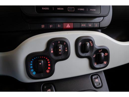 Fiat Panda 1.0 Hybrid Pandina | Apple Carplay & Android Auto | Parkeersensoren | Airco | Style velgen | ActivLease financial lease