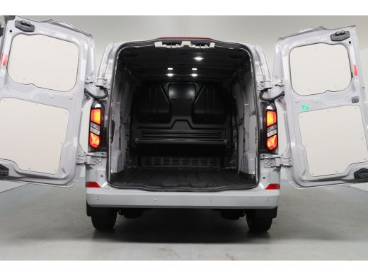 Ford Transit Custom 320 2.0 TDCI 136 pk L2H1 Limited Automaat | € 5.330,- Voorraad Voordeel | 70 liter brandstoftank ... ActivLease financial lease