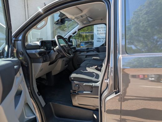 Ford Transit Custom 320 2.0 TDCI L2H1 Limited 170pk | Automaat | 3- Zits | Voorruitverwarming | Camera | Clima | Crui... ActivLease financial lease