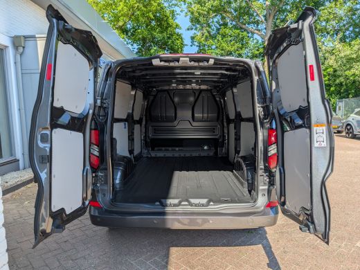Ford Transit Custom 320 2.0 TDCI L2H1 Limited 170pk | Automaat | 3- Zits | Voorruitverwarming | Camera | Clima | Crui... ActivLease financial lease
