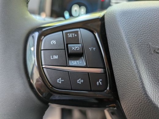 Ford Transit Custom 320 2.0 TDCI L2H1 Limited 170pk | Automaat | 3- Zits | Voorruitverwarming | Camera | Clima | Crui... ActivLease financial lease
