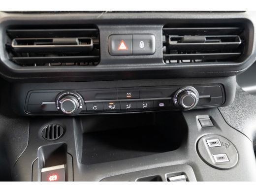 Opel Combo 1.5 BlueHDi 130 S&S L1 | Automaat | Multimedia 10" | Camera | Vloer | Parkeersensoren | | Automaa... ActivLease financial lease