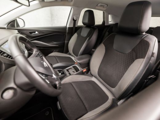 Opel Grandland X 1.2 Turbo Innovation Sport (APPLE CARPLAY, GROOT NAVI, CAMERA, GETINT GLAS, LEDER, SPORTSTOELEN... ActivLease financial lease