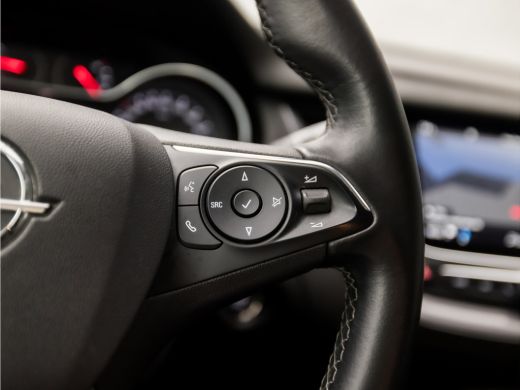 Opel Grandland X 1.2 Turbo Innovation Sport (APPLE CARPLAY, GROOT NAVI, CAMERA, GETINT GLAS, LEDER, SPORTSTOELEN... ActivLease financial lease