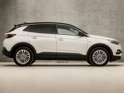 Opel Grandland X 1.2 Turbo Innovation Sport (APPLE CARPLAY, GROOT NAVI, CAMERA, GETINT GLAS, LEDER, SPORTSTOELEN... ActivLease financial lease