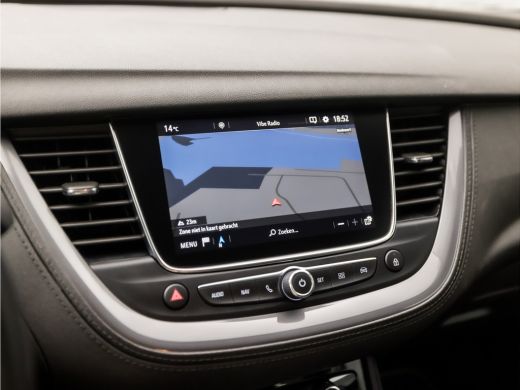 Opel Grandland X 1.2 Turbo Innovation Sport (APPLE CARPLAY, GROOT NAVI, CAMERA, GETINT GLAS, LEDER, SPORTSTOELEN... ActivLease financial lease