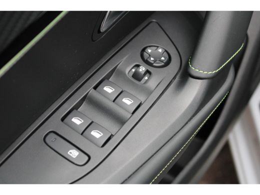 Peugeot 2008 SUV 1.2 PureTech 130pk EAT8 GT | Automaat | Navigatie | Camera | Nieuw model | 17.700km | ActivLease financial lease
