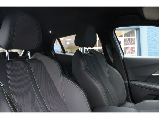 Peugeot 2008 SUV 1.2 PureTech 130pk EAT8 GT | Automaat | Navigatie | Camera | Nieuw model | 17.700km | ActivLease financial lease