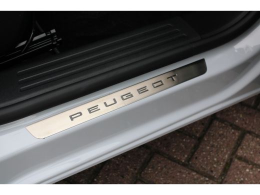 Peugeot 2008 SUV 1.2 PureTech 130pk EAT8 GT | Automaat | Navigatie | Camera | Nieuw model | 17.700km | ActivLease financial lease