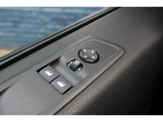 Peugeot Expert 2.0 BlueHDi 145pk L2 | Navigatie | Camera | 3-Zits | Trekhaak | Nieuw model | ActivLease financial lease