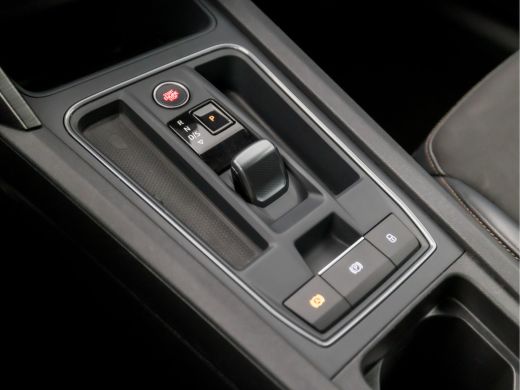 Seat Formentor 1.5 TSI Sport 150Pk Automaat (APPLE CARPLAY, GROOT NAVI, SFEERVERLICHTING, LEDER, CAMERA, SPORTST... ActivLease financial lease