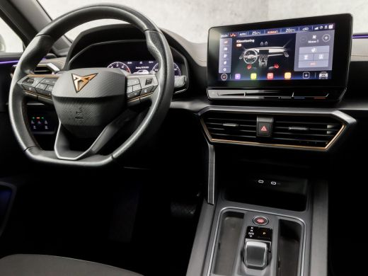 Seat Formentor 1.5 TSI Sport 150Pk Automaat (APPLE CARPLAY, GROOT NAVI, SFEERVERLICHTING, LEDER, CAMERA, SPORTST... ActivLease financial lease