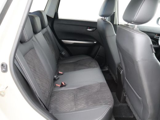 Suzuki Vitara 1.5 HYBRID AUT. ALLGRIP 4WD STYLE + TREKHAAK | ADAPTIVE CRUISE | CAMERA | STOELVERW. | NAVIGATIE ActivLease financial lease