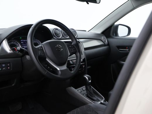 Suzuki Vitara 1.5 HYBRID AUT. ALLGRIP 4WD STYLE + TREKHAAK | ADAPTIVE CRUISE | CAMERA | STOELVERW. | NAVIGATIE ActivLease financial lease