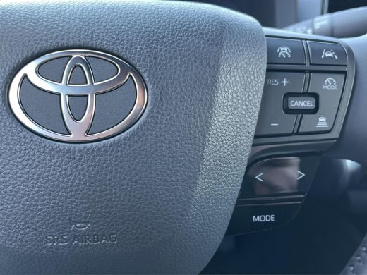 Toyota C-HR 2.0 Plug-in Hybrid 220 Dynamic | Platinum pearl white | Nieuw uit voorraad leverbaar | ActivLease financial lease