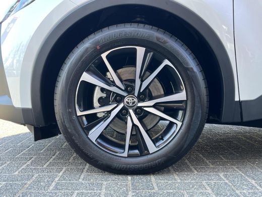 Toyota C-HR 2.0 Plug-in Hybrid 220 Dynamic | Platinum pearl white | Nieuw uit voorraad leverbaar | ActivLease financial lease
