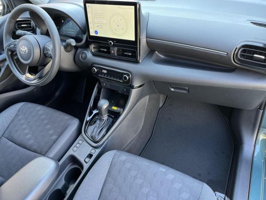 Toyota Yaris 1.5 Hybrid 115 Dynamic | Comfort Pack | Forest green metallic | Nieuw uit voorraad leverbaar | ActivLease financial lease