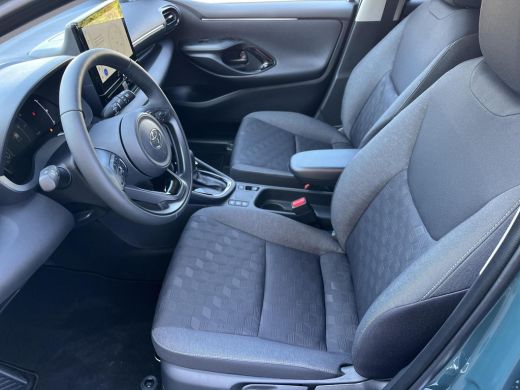 Toyota Yaris 1.5 Hybrid 115 Dynamic | Comfort Pack | Forest green metallic | Nieuw uit voorraad leverbaar | ActivLease financial lease