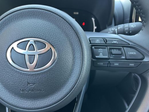 Toyota Yaris 1.5 Hybrid 115 Dynamic | Comfort Pack | Forest green metallic | Nieuw uit voorraad leverbaar | ActivLease financial lease