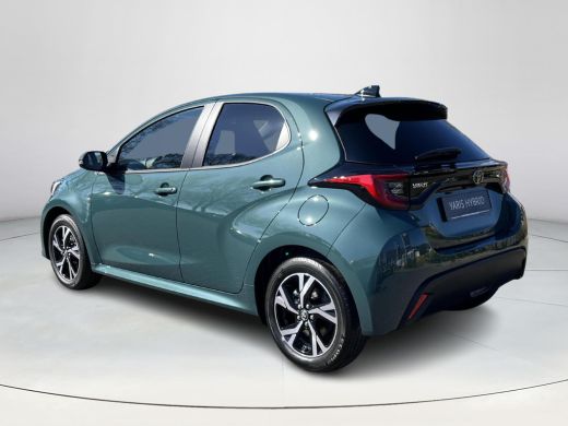 Toyota Yaris 1.5 Hybrid 115 Dynamic | Comfort Pack | Forest green metallic | Nieuw uit voorraad leverbaar | ActivLease financial lease