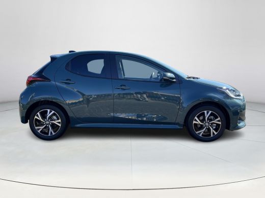Toyota Yaris 1.5 Hybrid 115 Dynamic | Comfort Pack | Forest green metallic | Nieuw uit voorraad leverbaar | ActivLease financial lease