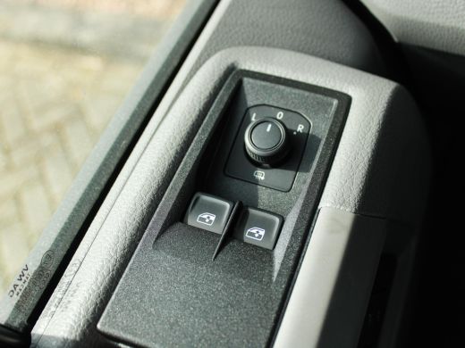 Volkswagen Crafter 35 2.0 TDI L4H3 177PK DSG Achteruitrijcamera, navigatie, park distance control, cruise control, a... ActivLease financial lease
