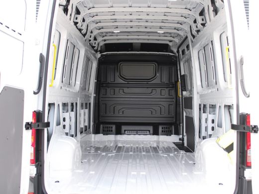 Volkswagen Crafter 35 2.0 TDI L4H3 177PK DSG Achteruitrijcamera, navigatie, park distance control, cruise control, a... ActivLease financial lease