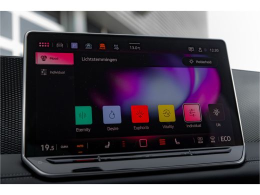 Volkswagen Tiguan 1.5 eHybrid Life Edition | Zwenkbare Trekhaak | Stoelverwarming | Navigatie ActivLease financial lease