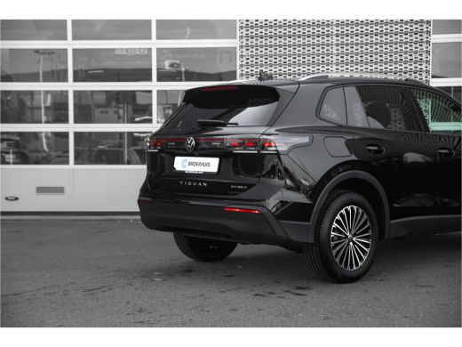 Volkswagen Tiguan 1.5 eHybrid Life Edition | Zwenkbare Trekhaak | Stoelverwarming | Navigatie ActivLease financial lease
