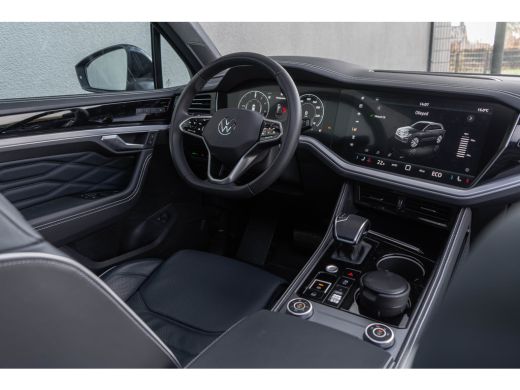 Volkswagen Touareg 3.0 TSI eHybrid 4MOTION / Puglia/ Luchtvering/ Standkachel/ Virtual Cockpit/ Trekhaak/ Panoramada... ActivLease financial lease