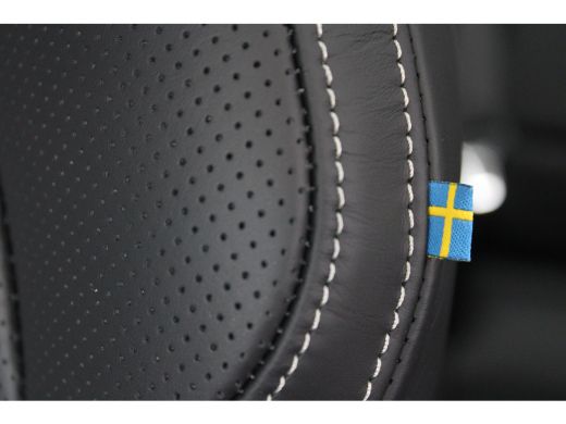 Volvo  V90 T8 Recharge AWD Ultra Dark | 20" | Luchtvering | Sportstoelen | Trekhaak | 360 Camera | Getint gl... ActivLease financial lease