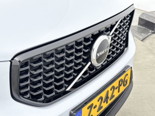 Volvo  XC40 B4 Plus Dark | Trekhaak | Elektrisch verstelbare stoelen | Harman Kardon | Adaptieve cruise | BLI... ActivLease financial lease