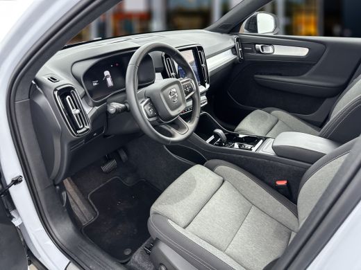 Volvo  XC40 B4 Plus Dark | Trekhaak | Elektrisch verstelbare stoelen | Harman Kardon | Adaptieve cruise | BLI... ActivLease financial lease