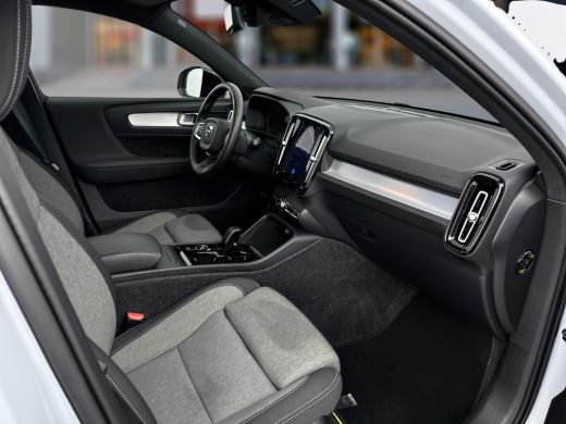 Volvo  XC40 B4 Plus Dark | Trekhaak | Elektrisch verstelbare stoelen | Harman Kardon | Adaptieve cruise | BLI... ActivLease financial lease