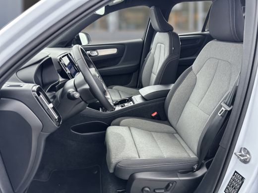 Volvo  XC40 B4 Plus Dark | Trekhaak | Elektrisch verstelbare stoelen | Harman Kardon | Adaptieve cruise | BLI... ActivLease financial lease