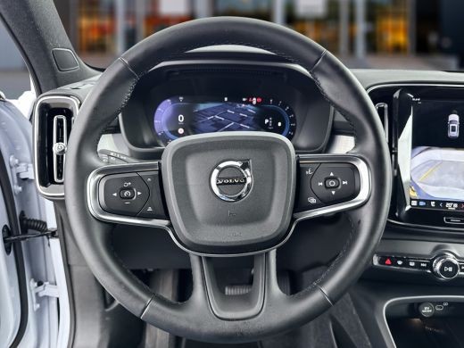 Volvo  XC40 B4 Plus Dark | Trekhaak | Elektrisch verstelbare stoelen | Harman Kardon | Adaptieve cruise | BLI... ActivLease financial lease