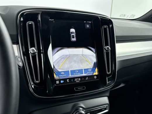 Volvo  XC40 B4 Plus Dark | Trekhaak | Elektrisch verstelbare stoelen | Harman Kardon | Adaptieve cruise | BLI... ActivLease financial lease