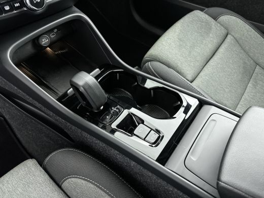 Volvo  XC40 B4 Plus Dark | Trekhaak | Elektrisch verstelbare stoelen | Harman Kardon | Adaptieve cruise | BLI... ActivLease financial lease