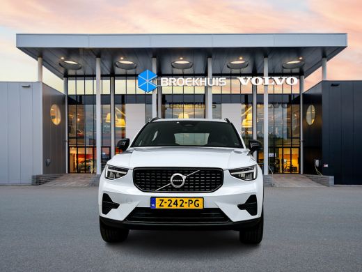 Volvo  XC40 B4 Plus Dark | Trekhaak | Elektrisch verstelbare stoelen | Harman Kardon | Adaptieve cruise | BLI... ActivLease financial lease