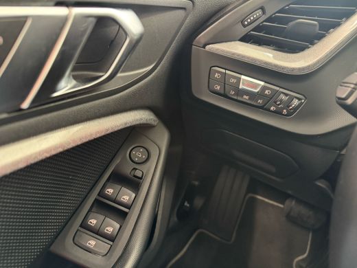 BMW 1-serie BMW 118i Executive Edition ActivLease financial lease
