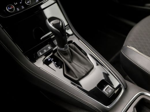 Opel Grandland X 1.2 Turbo Innovation Sport Automaat (APPLE CARPLAY, GROOT NAVI, CAMERA, LEDER, LED KOPLAMPEN, S... ActivLease financial lease