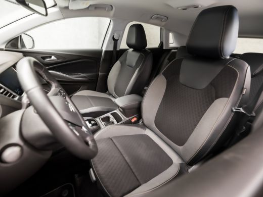 Opel Grandland X 1.2 Turbo Innovation Sport Automaat (APPLE CARPLAY, GROOT NAVI, CAMERA, LEDER, LED KOPLAMPEN, S... ActivLease financial lease