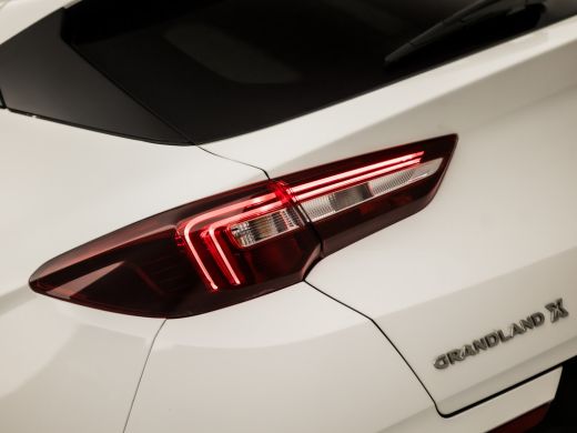 Opel Grandland X 1.2 Turbo Innovation Sport Automaat (APPLE CARPLAY, GROOT NAVI, CAMERA, LEDER, LED KOPLAMPEN, S... ActivLease financial lease