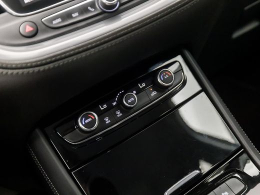 Opel Grandland X 1.2 Turbo Innovation Sport Automaat (APPLE CARPLAY, GROOT NAVI, CAMERA, LEDER, LED KOPLAMPEN, S... ActivLease financial lease