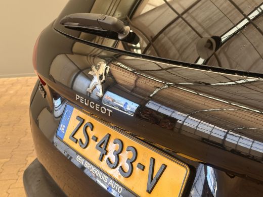 Peugeot 2008 1.2 PureTech Allure | Airco (automatisch) | Cruise control | Extra getint glas ActivLease financial lease